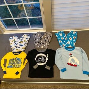 Bundle of 3 pajama sets by Carter’s size 7